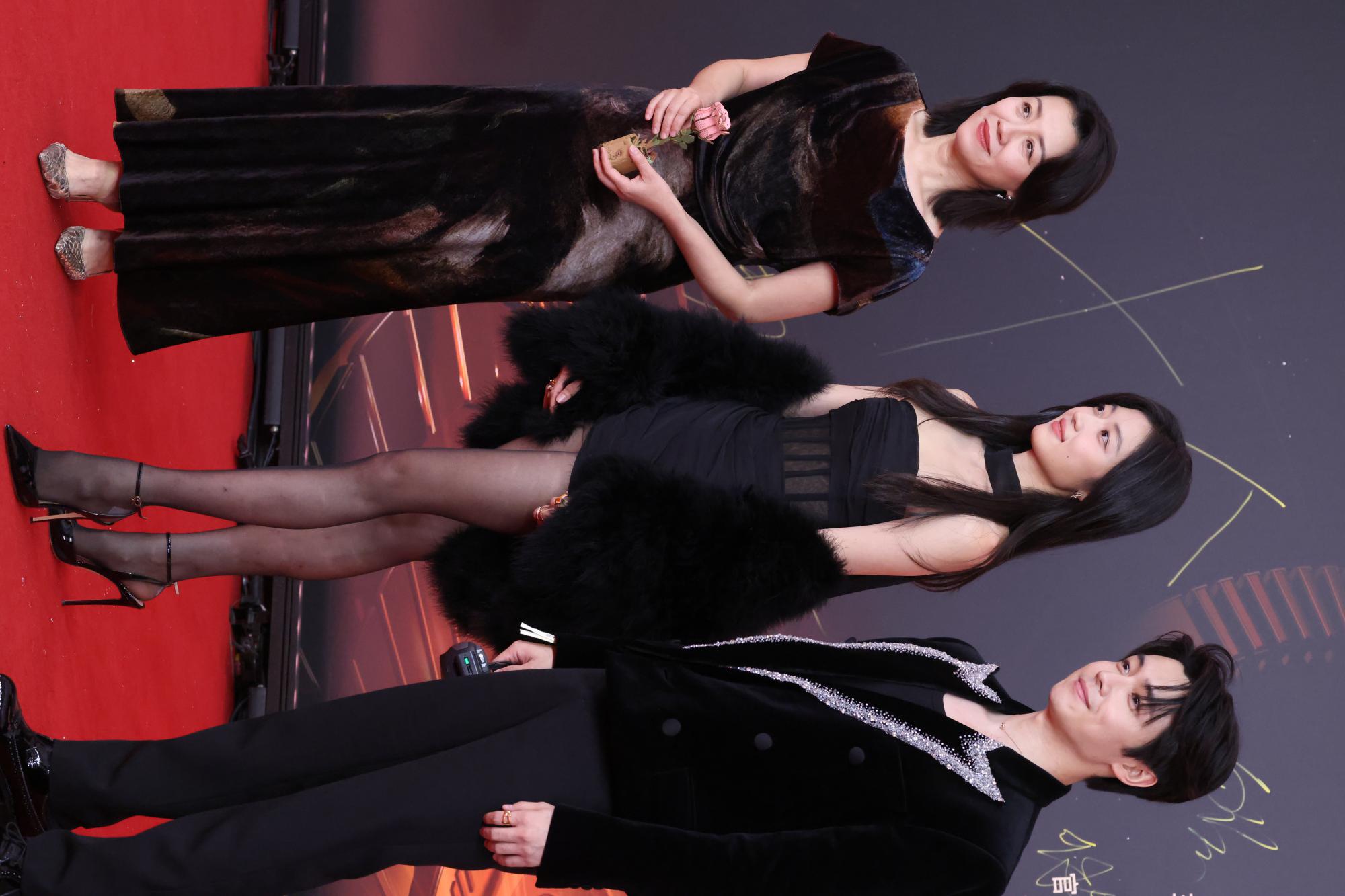 孙千黑丝美腿高跟正面连拍生图照[8]