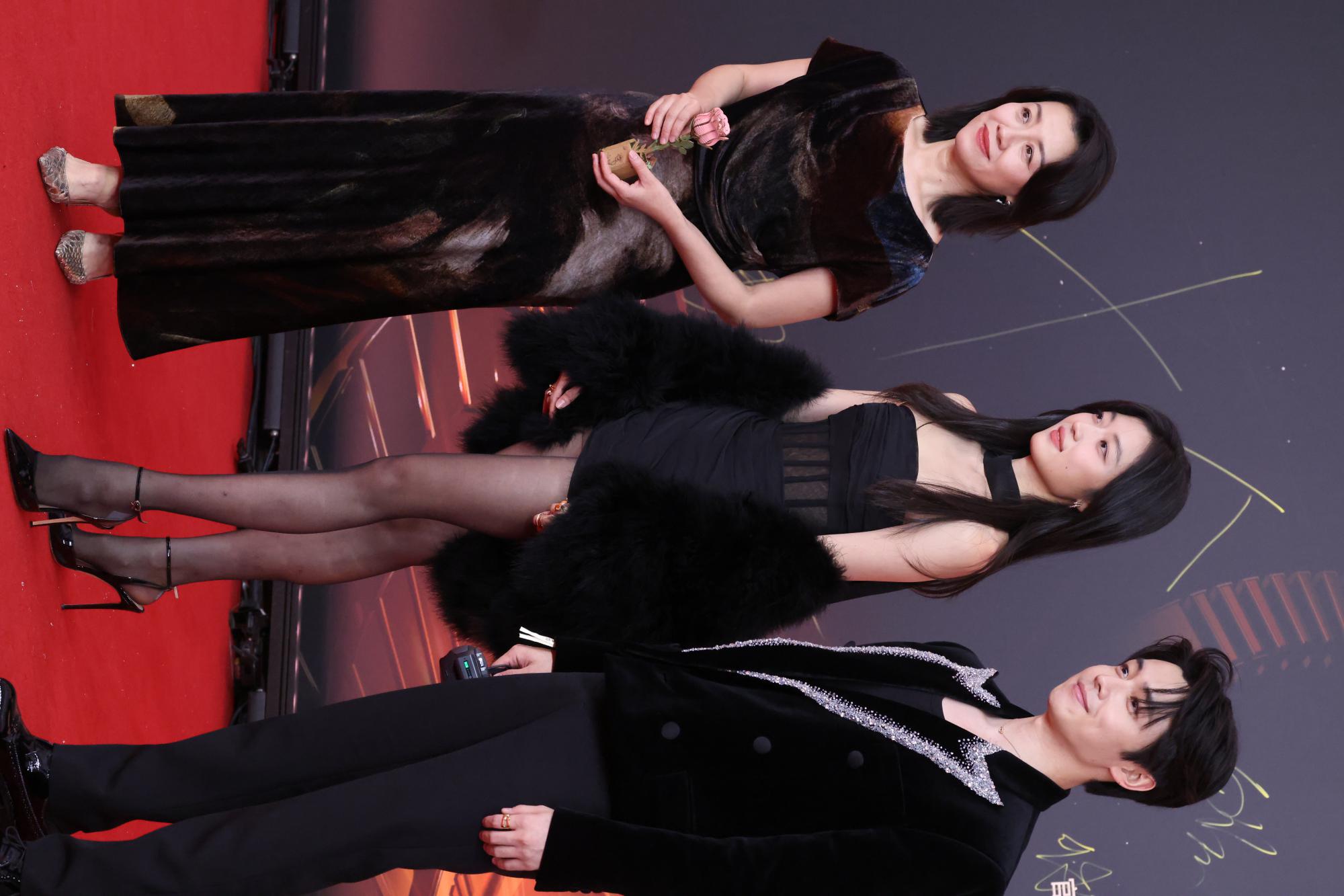 孙千黑丝美腿高跟正面连拍生图照[9]