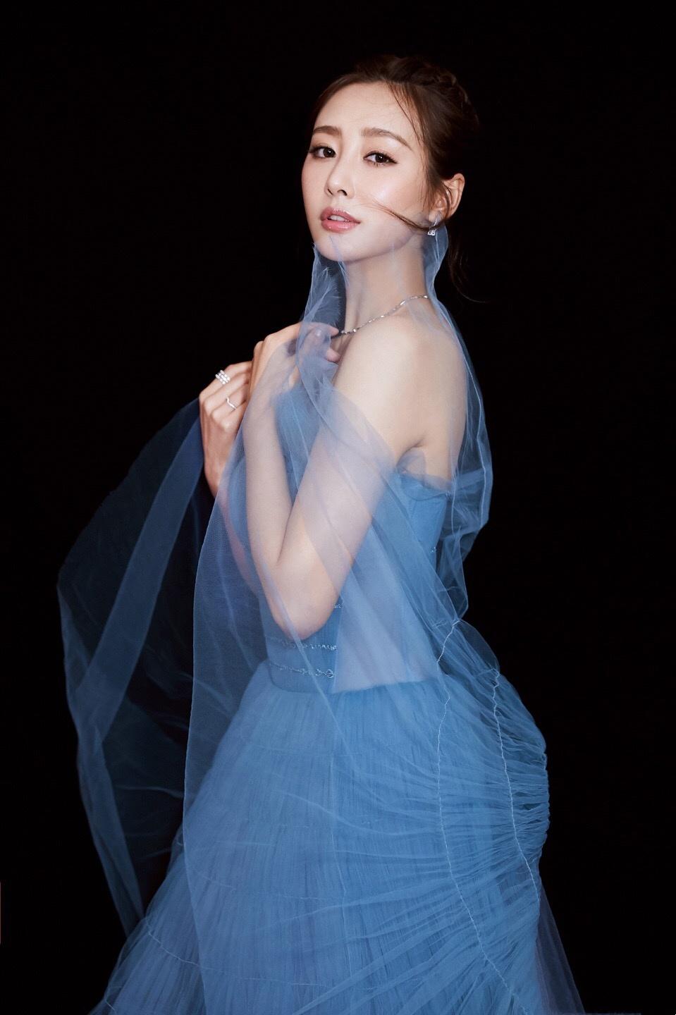 李纯抹胸性感写真大片[7]