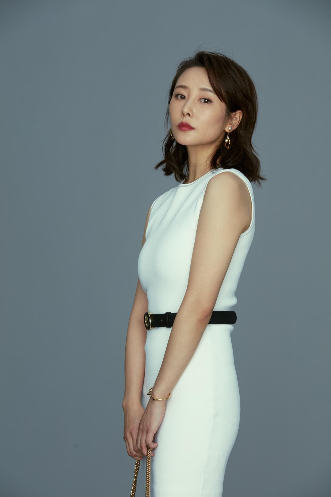 李纯棚拍生图-性感白色包臀裙身材诱人