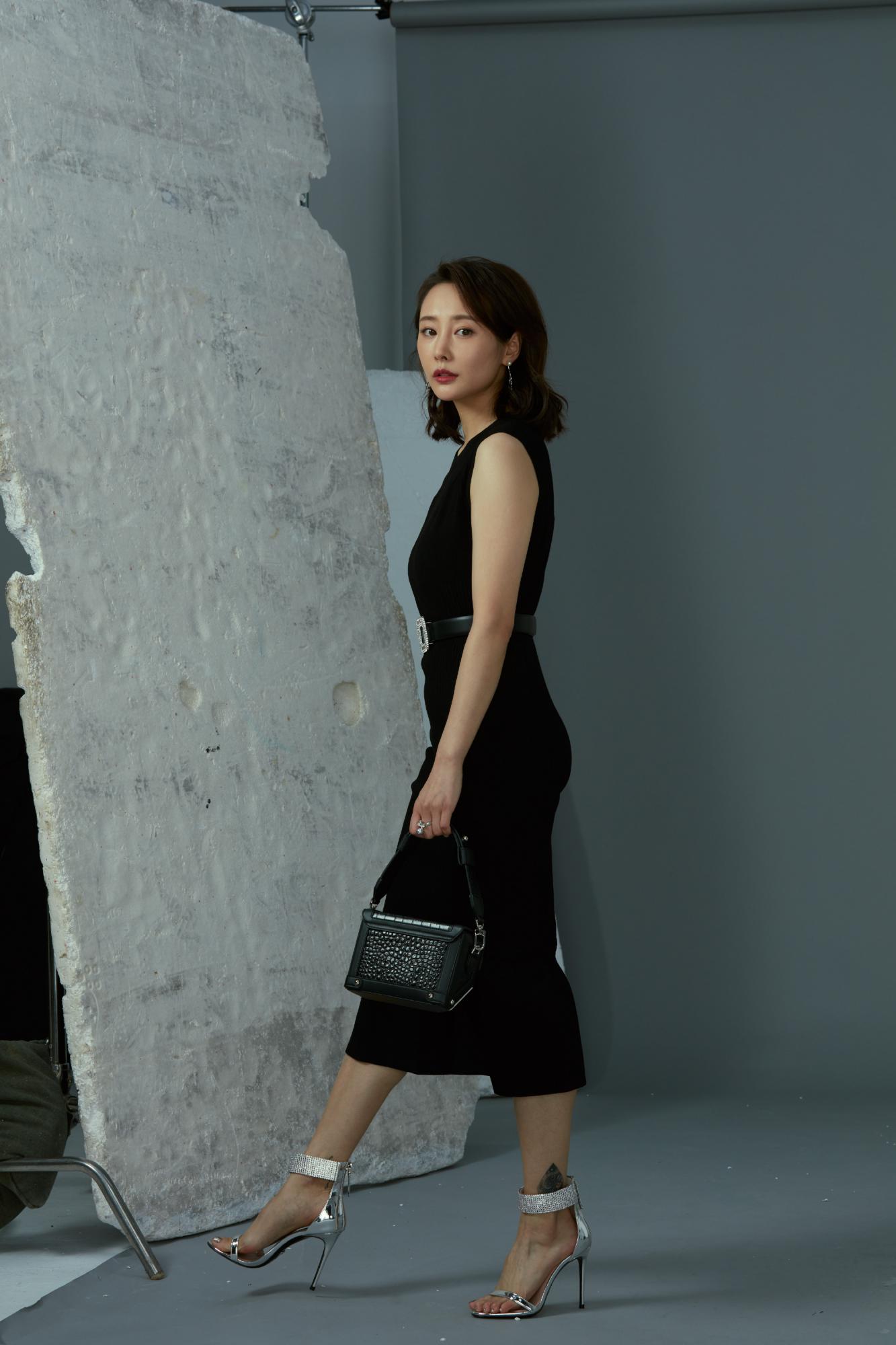 李纯棚拍生图-黑色连衣长裙高跟