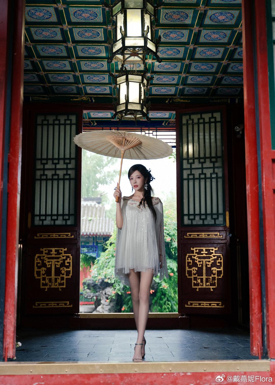 戴燕妮清纯古典味写真[2]