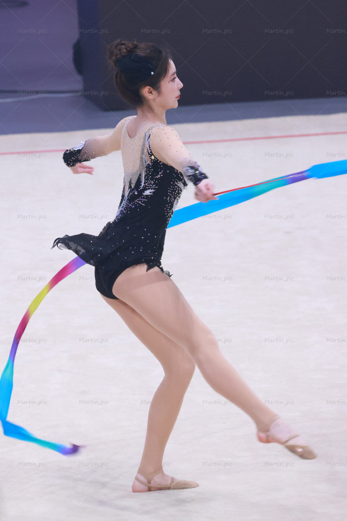 戴燕妮跳体操肉丝美腿真漂亮[4]