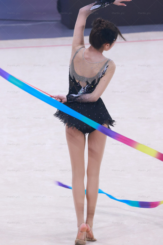 戴燕妮跳体操肉丝美腿真漂亮[6]