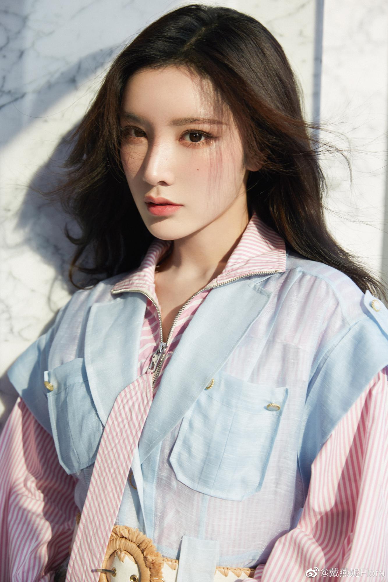 戴燕妮2022美腿高跟写真[5]