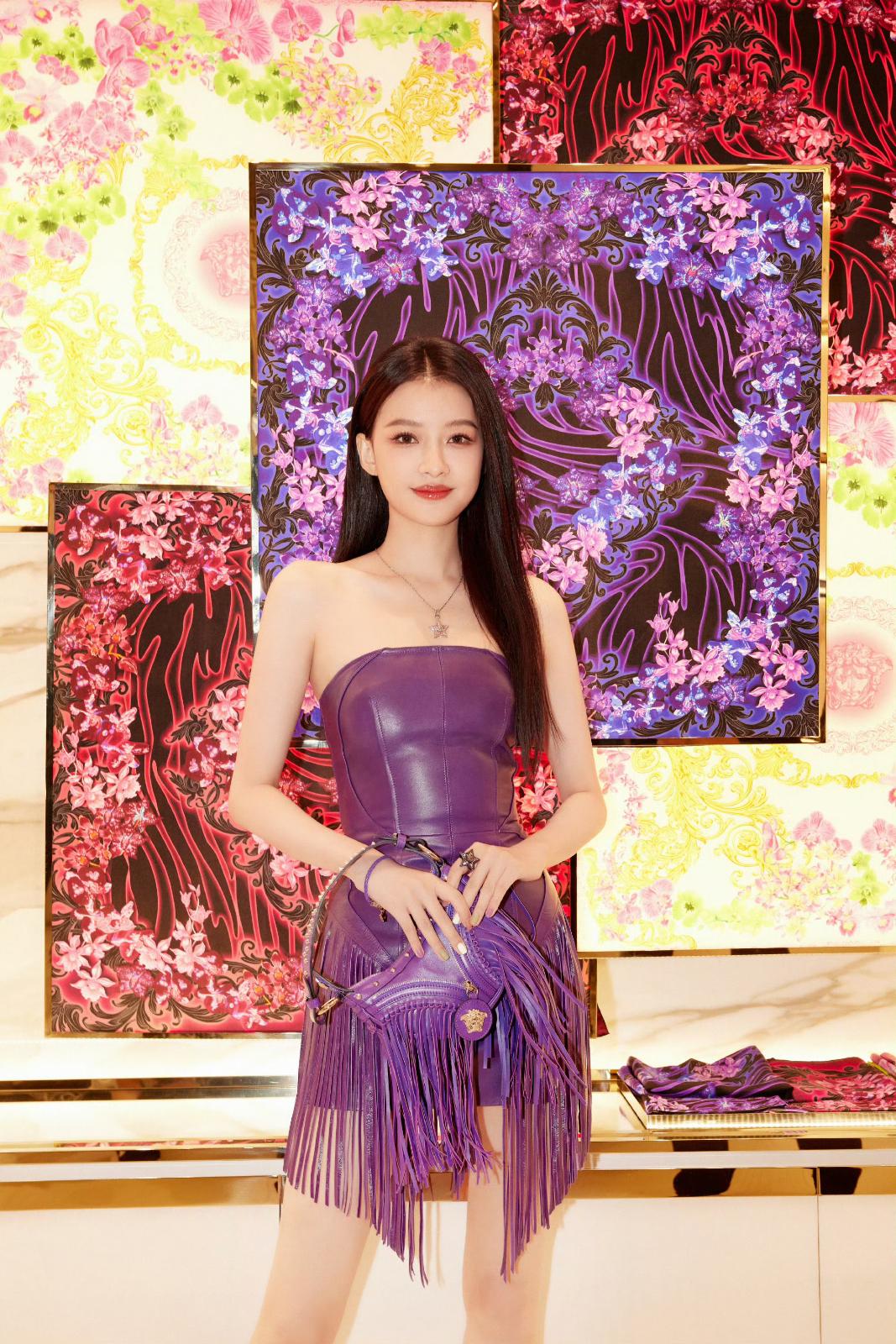 孙怡紫色连衣短裙现场拍摄[2]