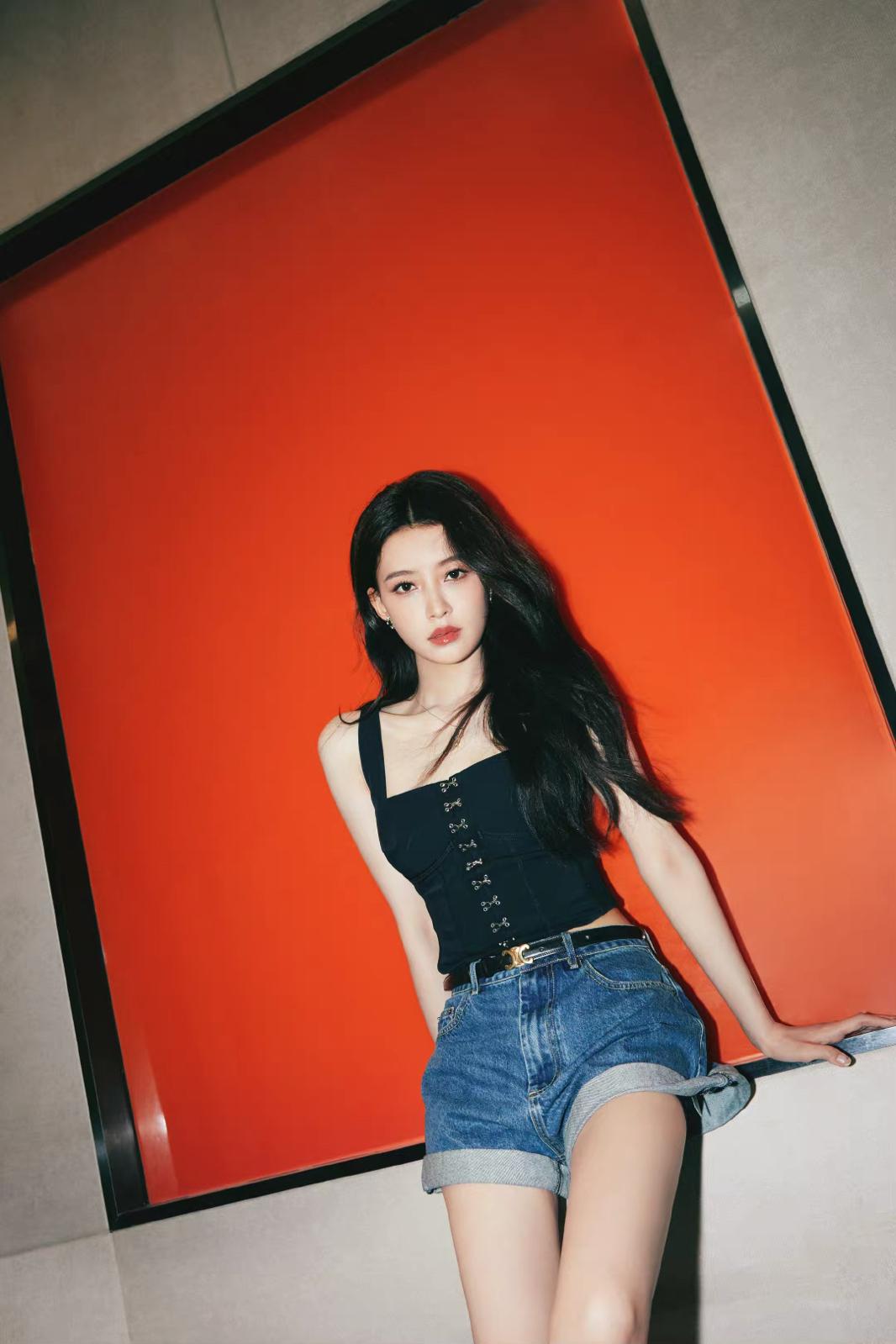 孙怡牛仔短裤美腿写真[7]