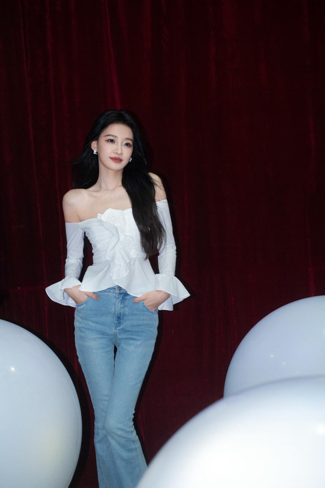 孙怡穿牛仔裤美腿更直了[3]