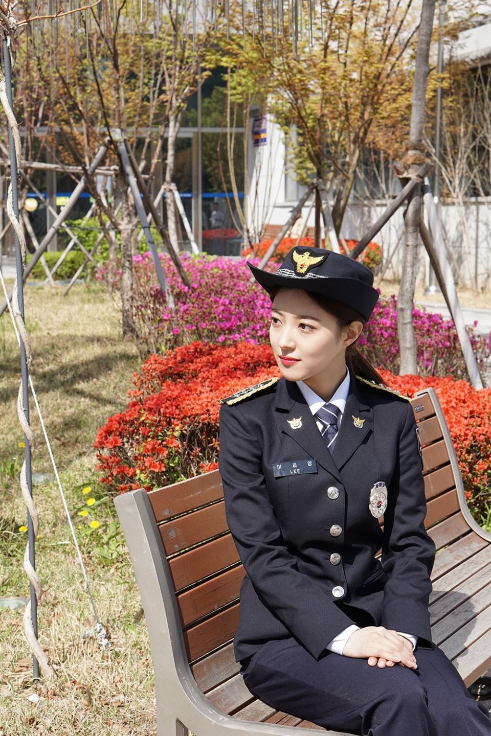 李世荣现实cody服警察制服诱惑[5]