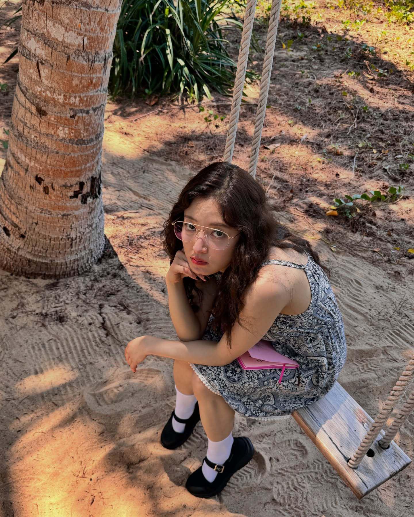 李世荣穿白色短袜在普吉岛拍摄DAZED Korea杂志