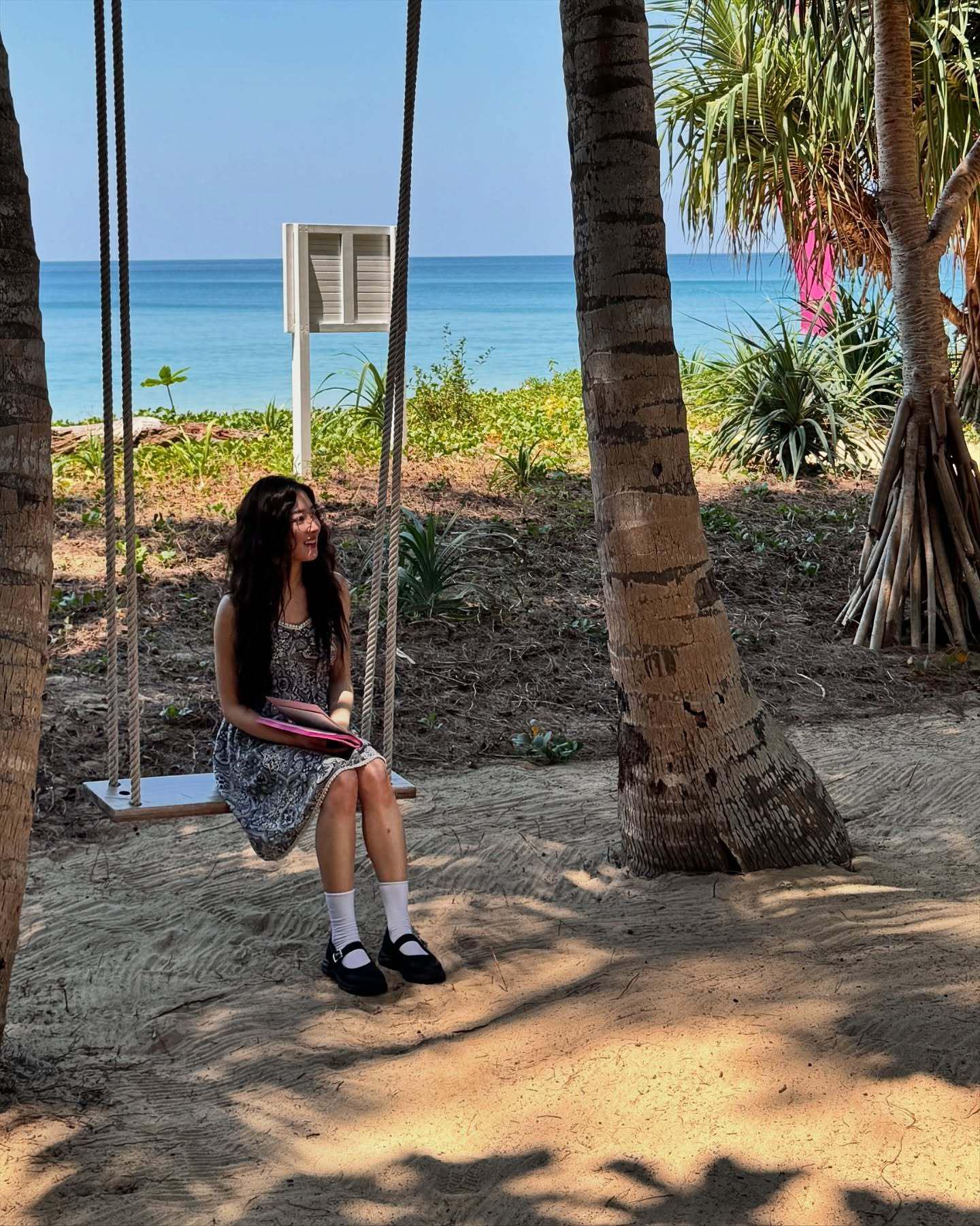 李世荣穿白色短袜在普吉岛拍摄DAZED Korea杂志[5]