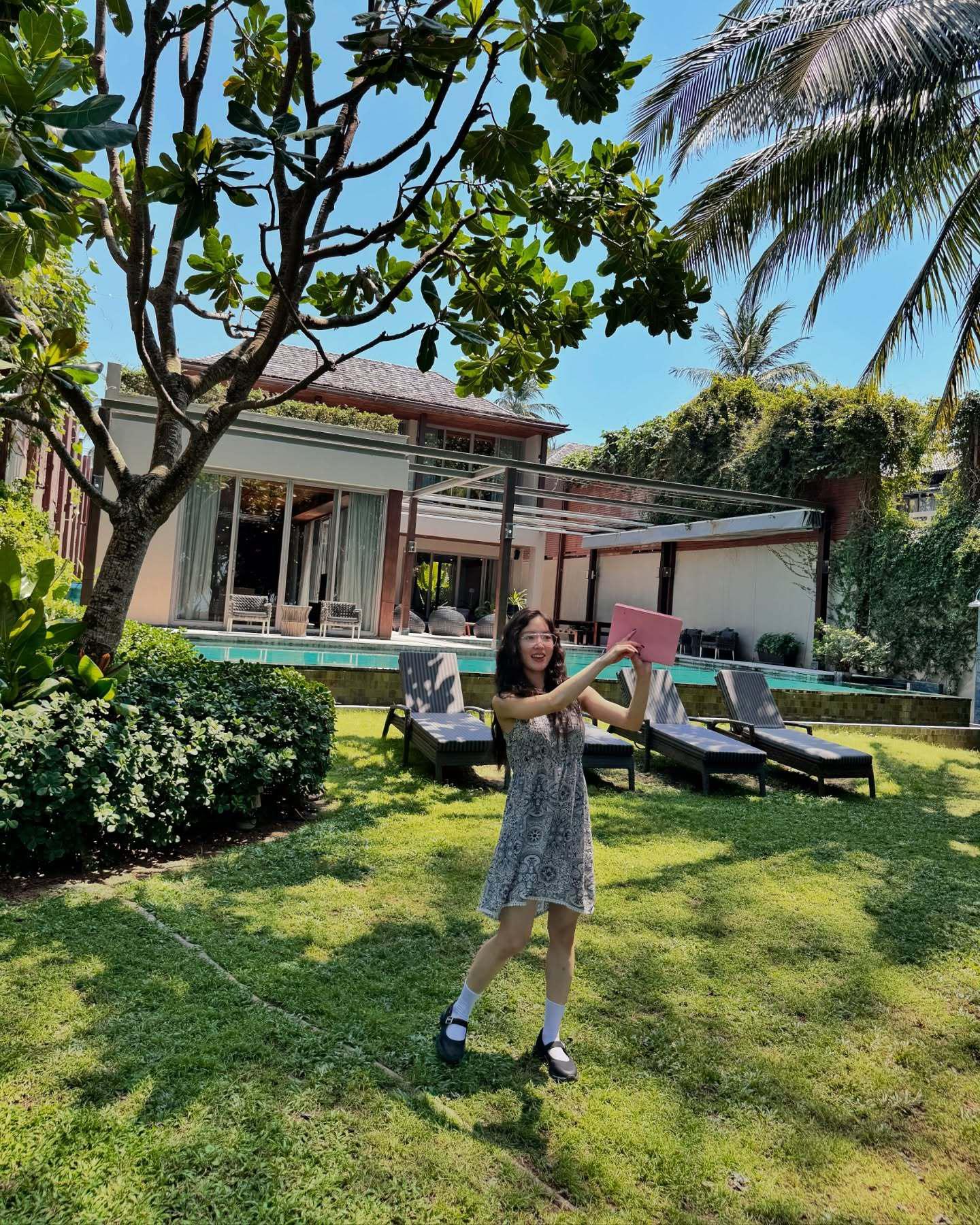 李世荣穿白色短袜在普吉岛拍摄DAZED Korea杂志[7]