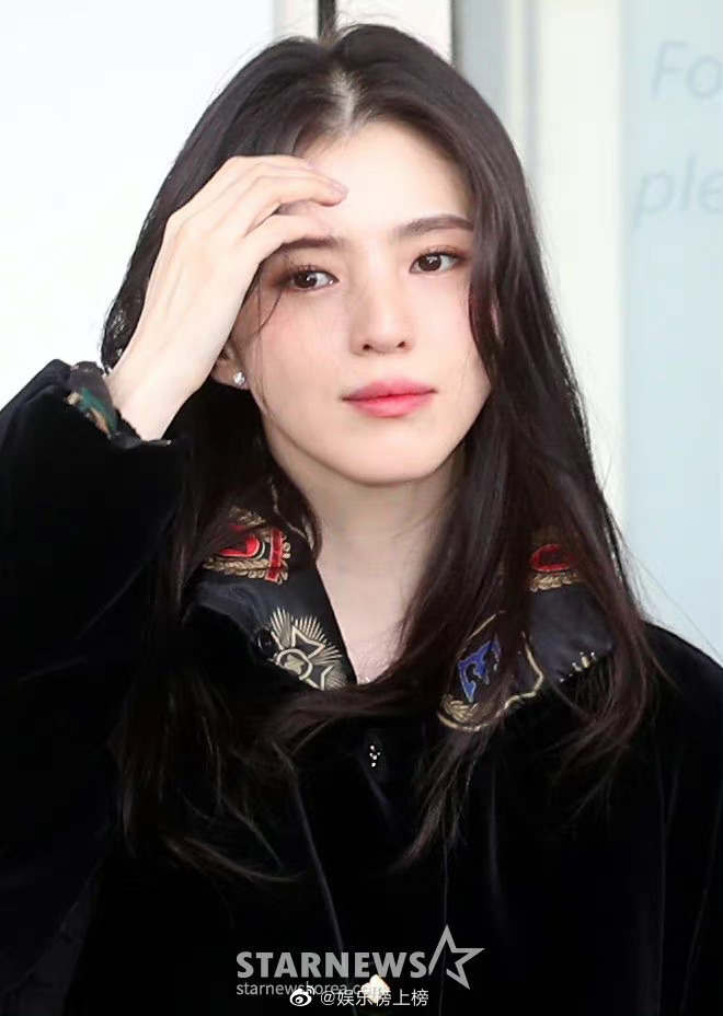 韩素希长筒黑丝街拍[7]