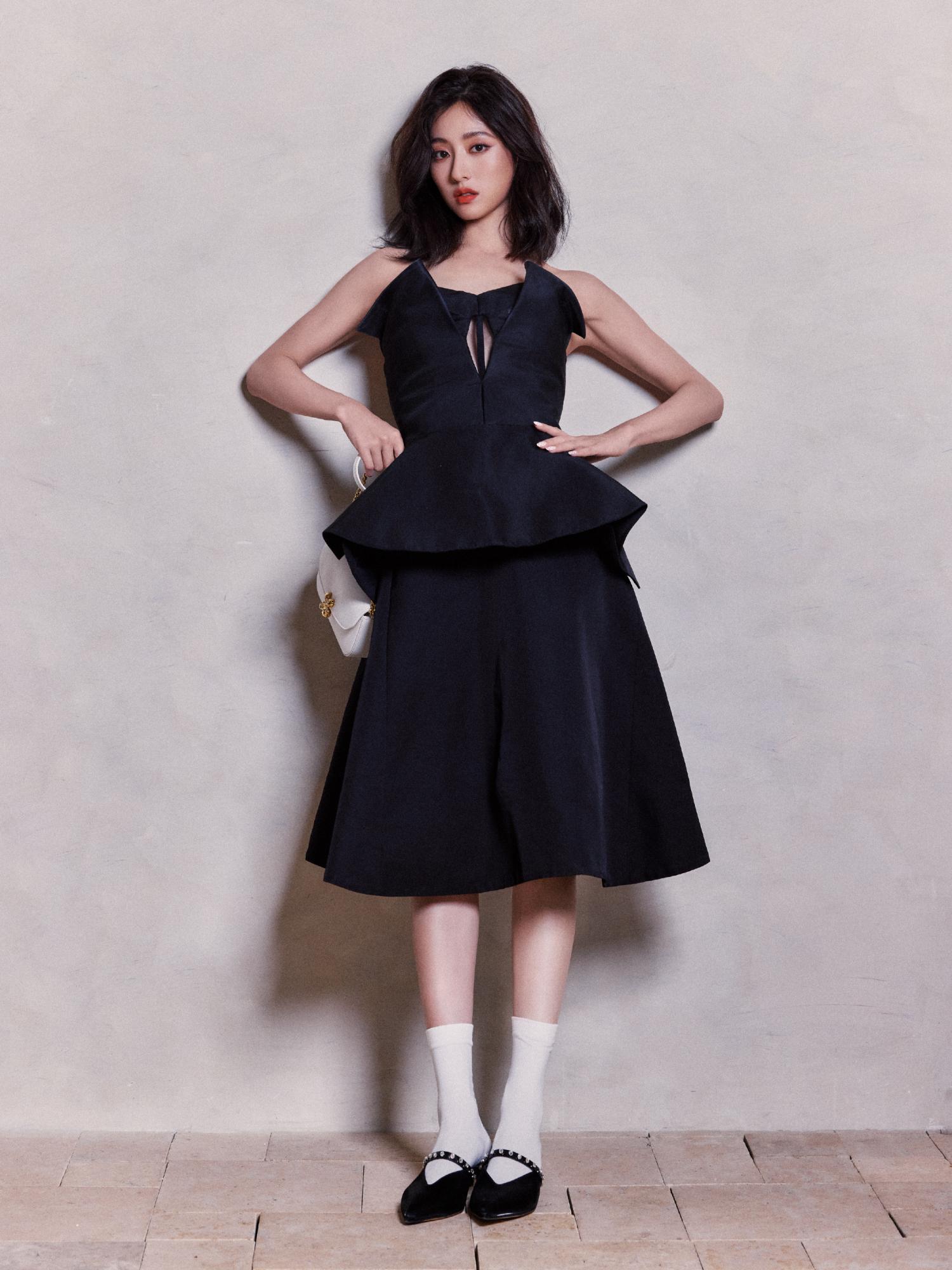 胡连馨白色短袜青春妩媚[3]