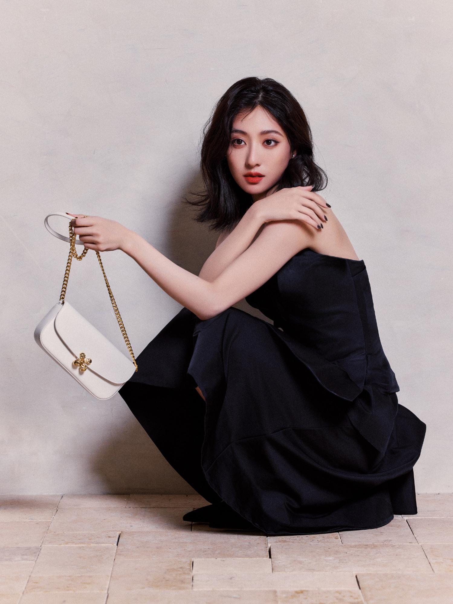 胡连馨白色短袜青春妩媚[4]