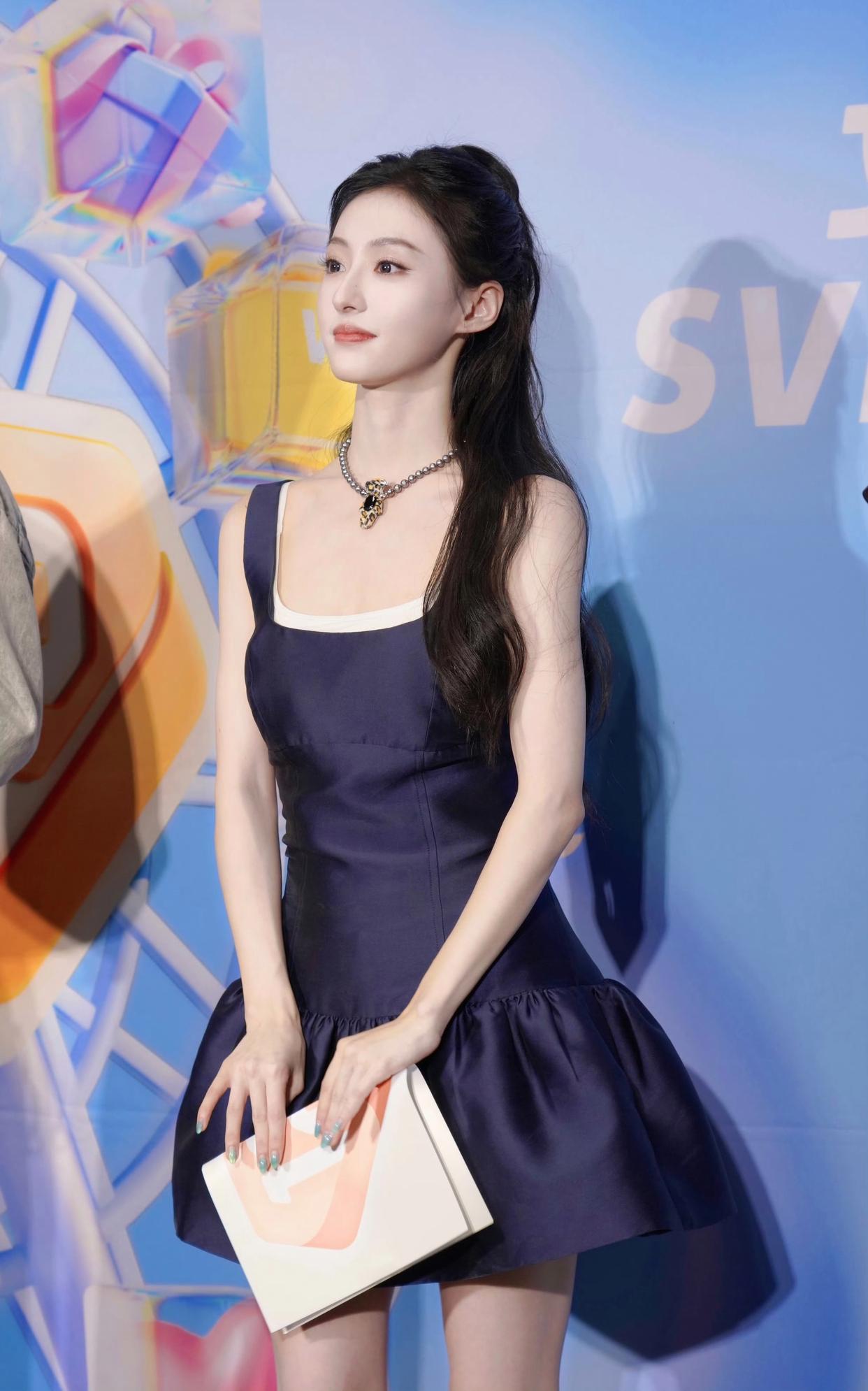 胡连馨短裙美腿现场见面会[2]