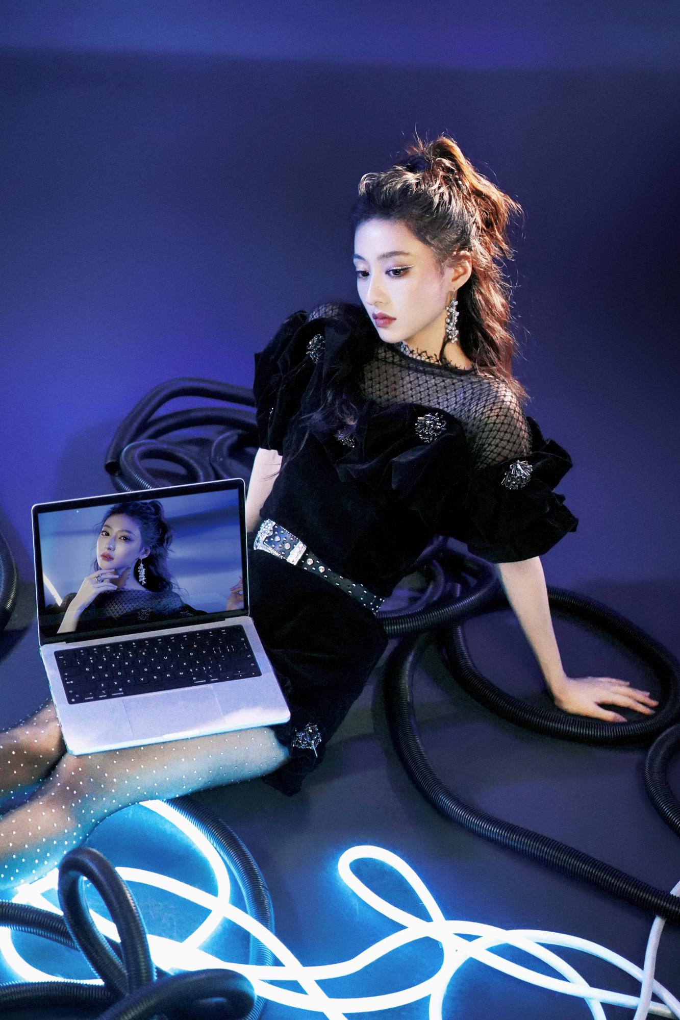 胡连馨星辰大海黑丝美腿写真[4]