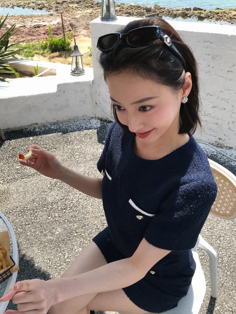 胡连馨海边旅游素颜自拍[5]