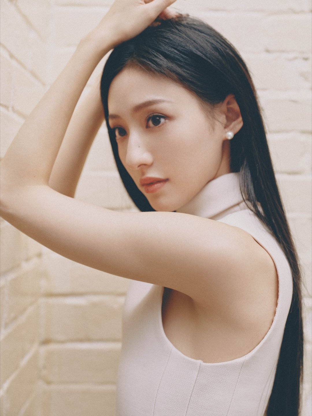 胡连馨牛皮短裙美腿写着[2]