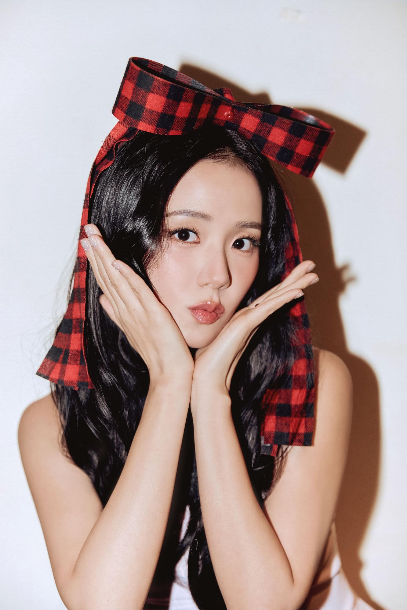 金智秀(Kim Jisoo)白色花边丝袜可爱粉色圣诞人[3]