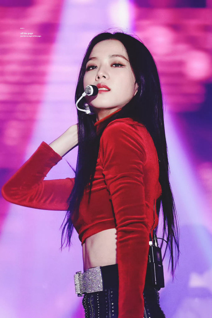 金智秀(Kim Jisoo)红衣短裙舞台现场[4]