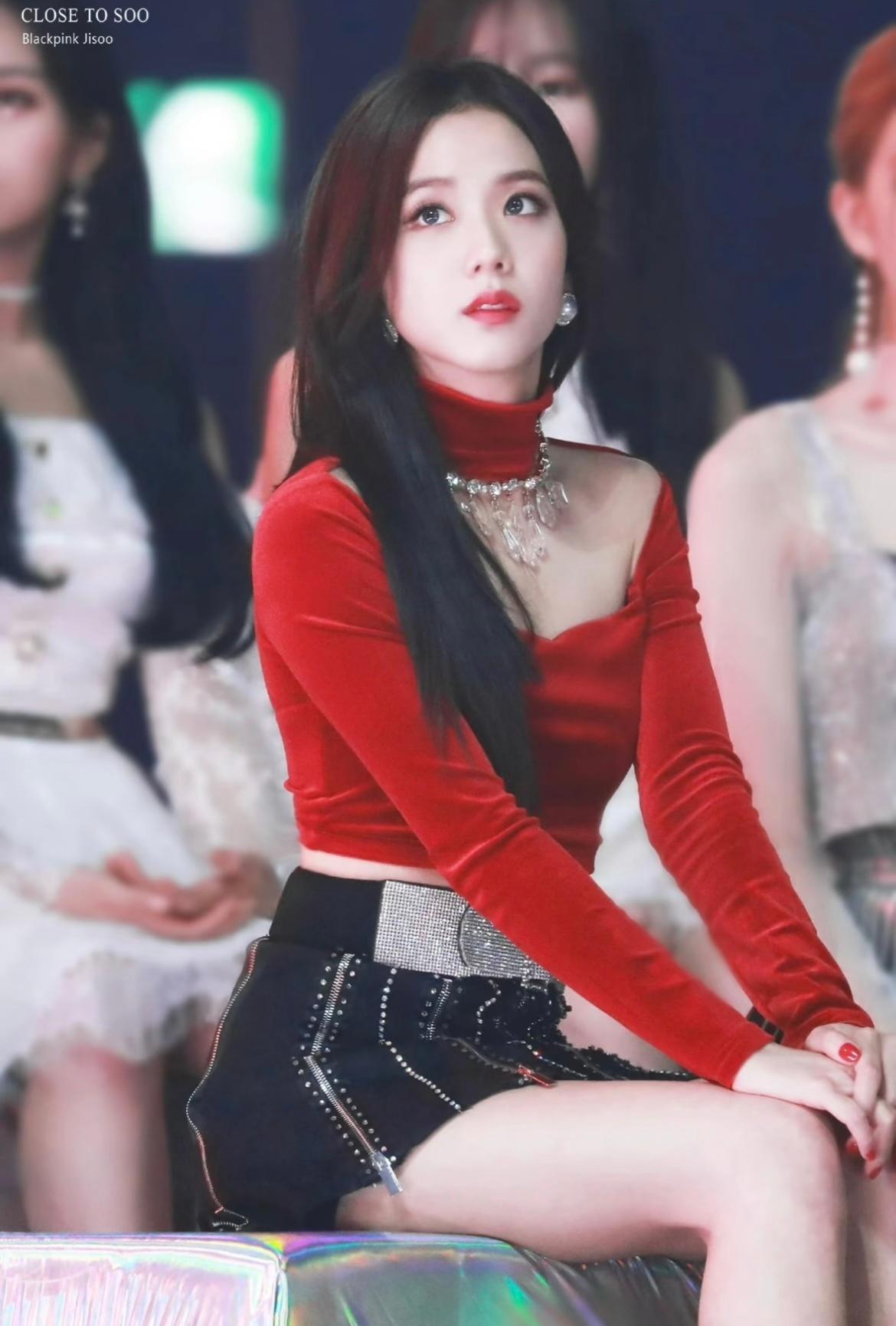 金智秀(Kim Jisoo)红衣短裙舞台现场[8]