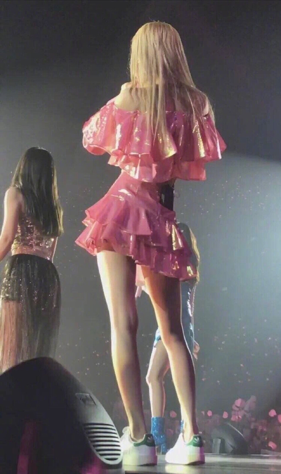 朴彩英各色艳丽服饰姿态优雅[2]