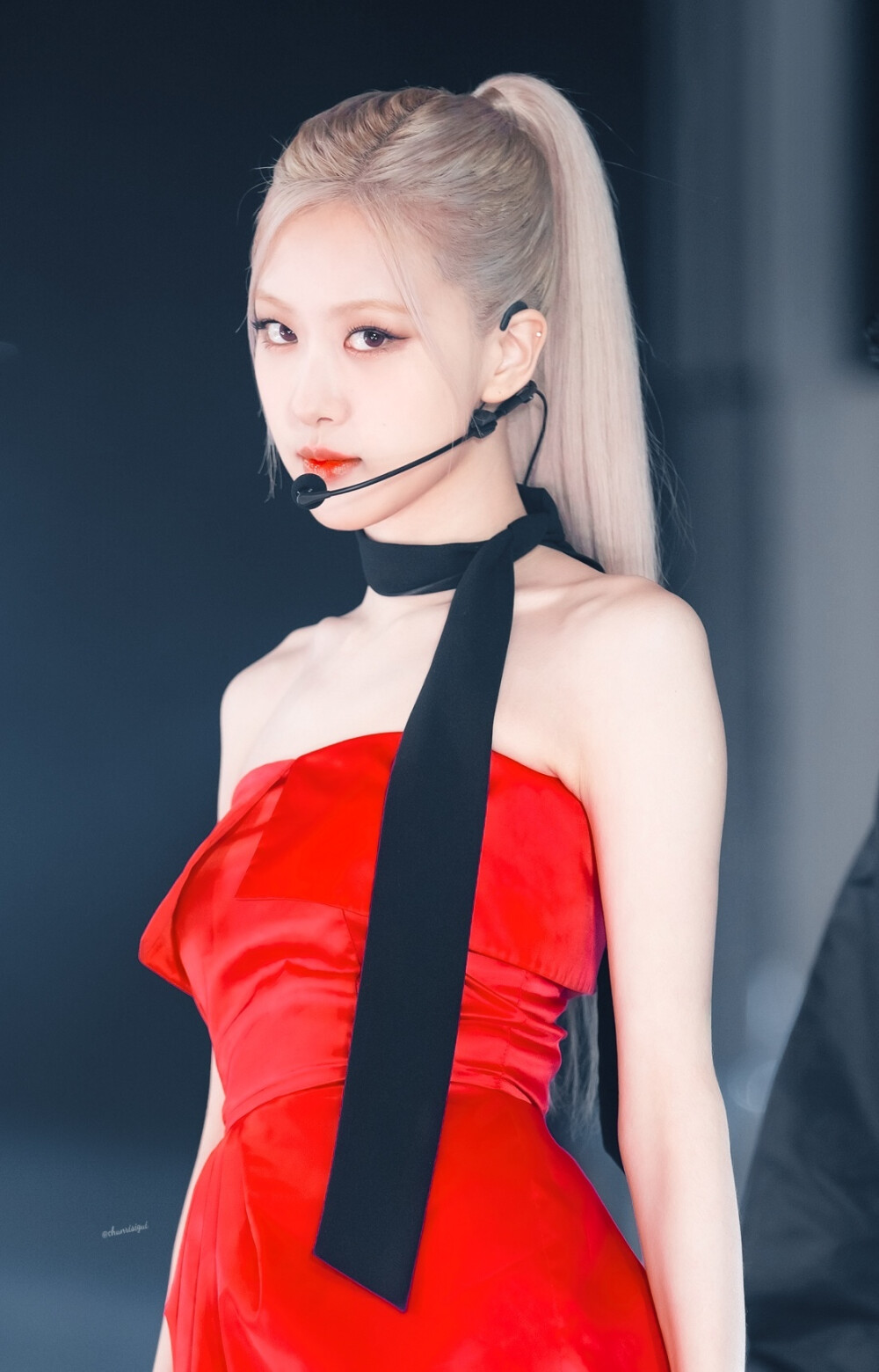 朴彩英各色艳丽服饰姿态优雅[6]