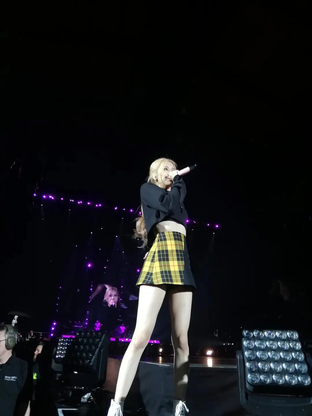 朴彩英暗色系大厂美腿写真[8]