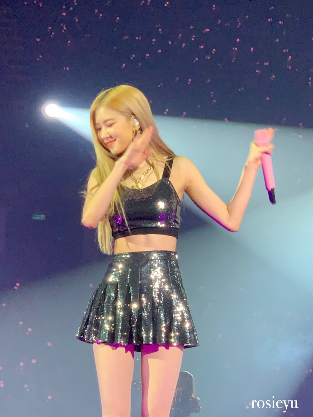 朴彩英美腿舞台热舞活力十足[8]