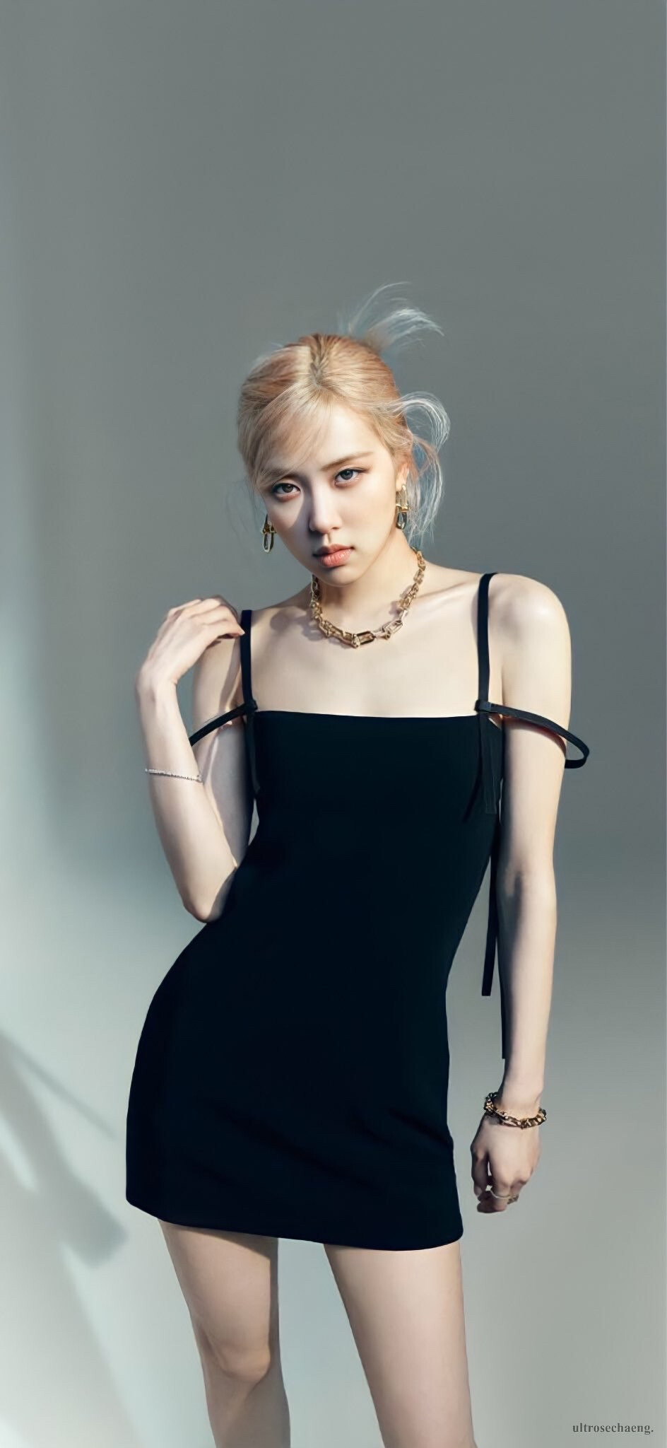 朴彩英身姿曼妙各色美腿写真[11]