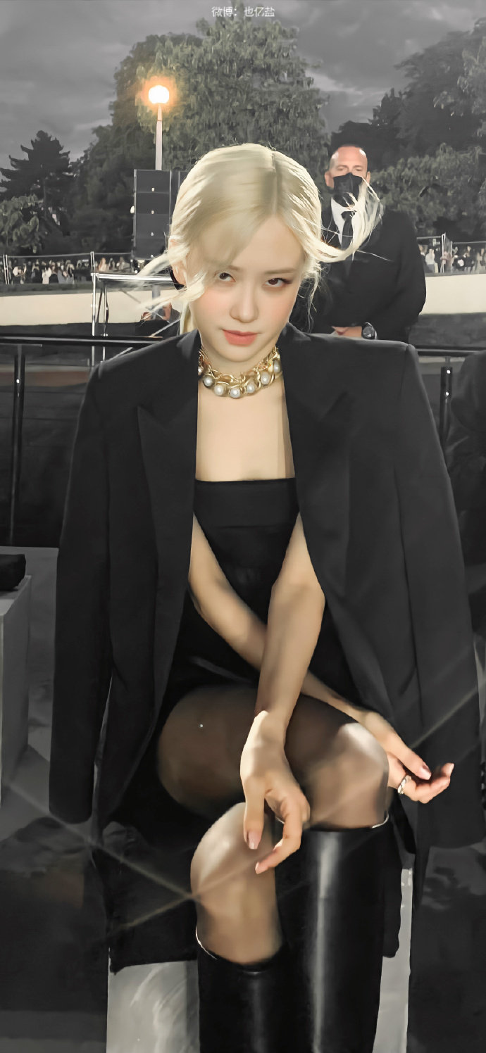 朴彩英黑丝大长腿妖娆广告图[10]