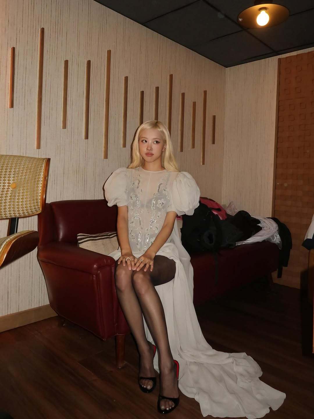 朴彩英黑丝大长腿素颜自拍[2]