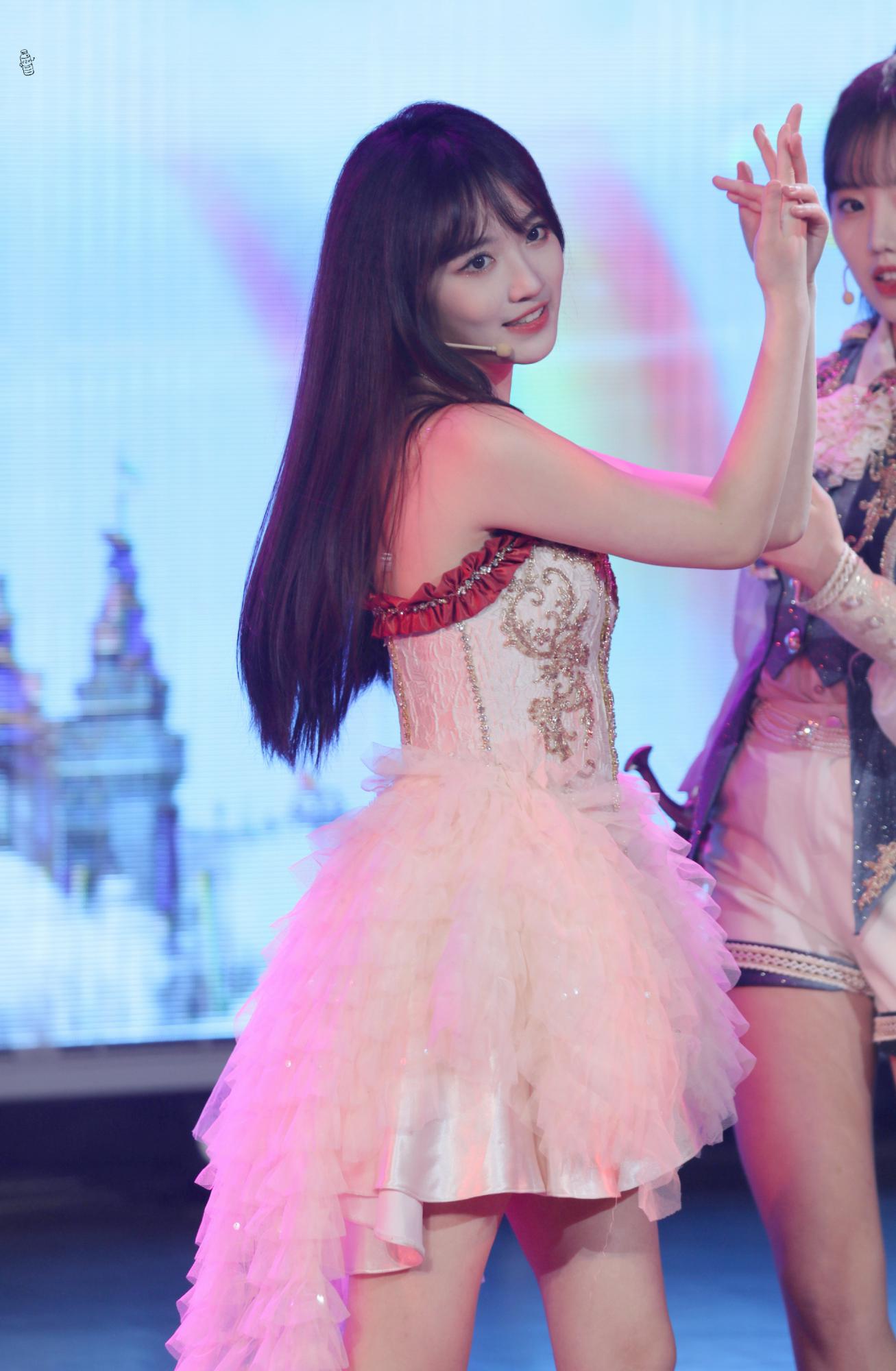 费沁源白色礼服美丽圣洁[5]