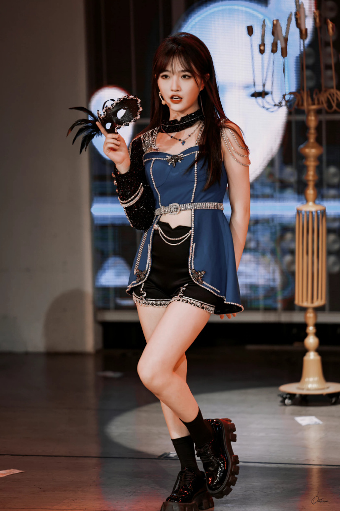 费沁源白色礼服美丽圣洁[6]