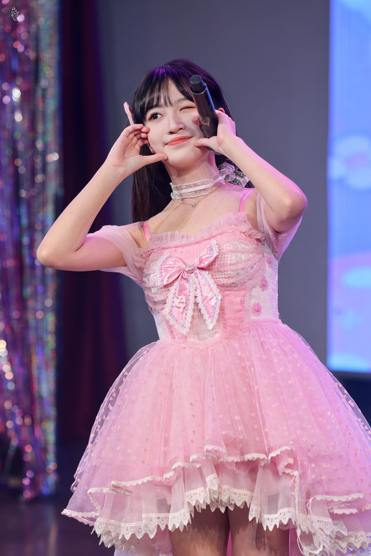 费沁源粉红色中报展演超可爱[5]