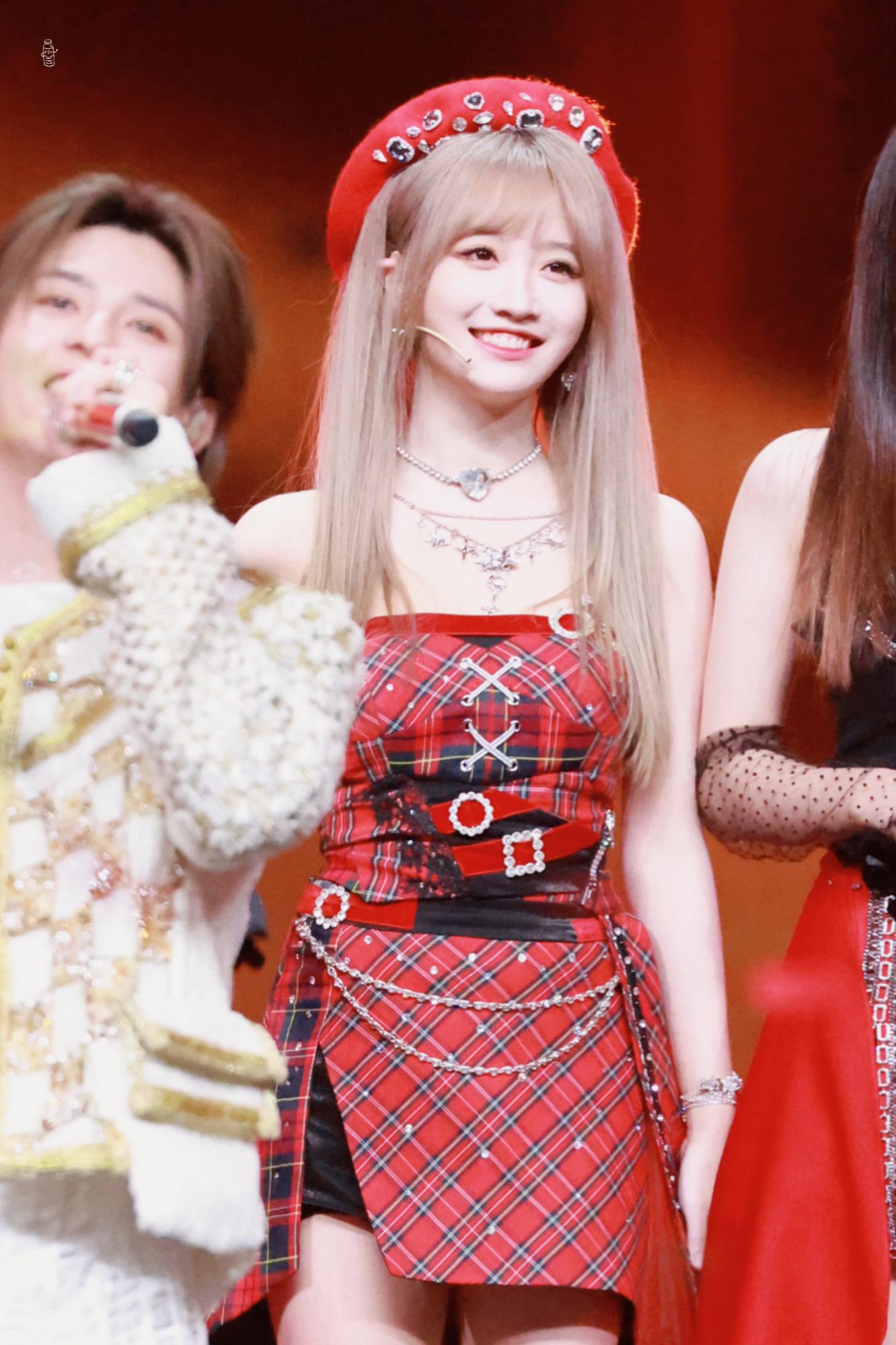 费沁源红色抹胸短裙美腿可爱美丽[7]