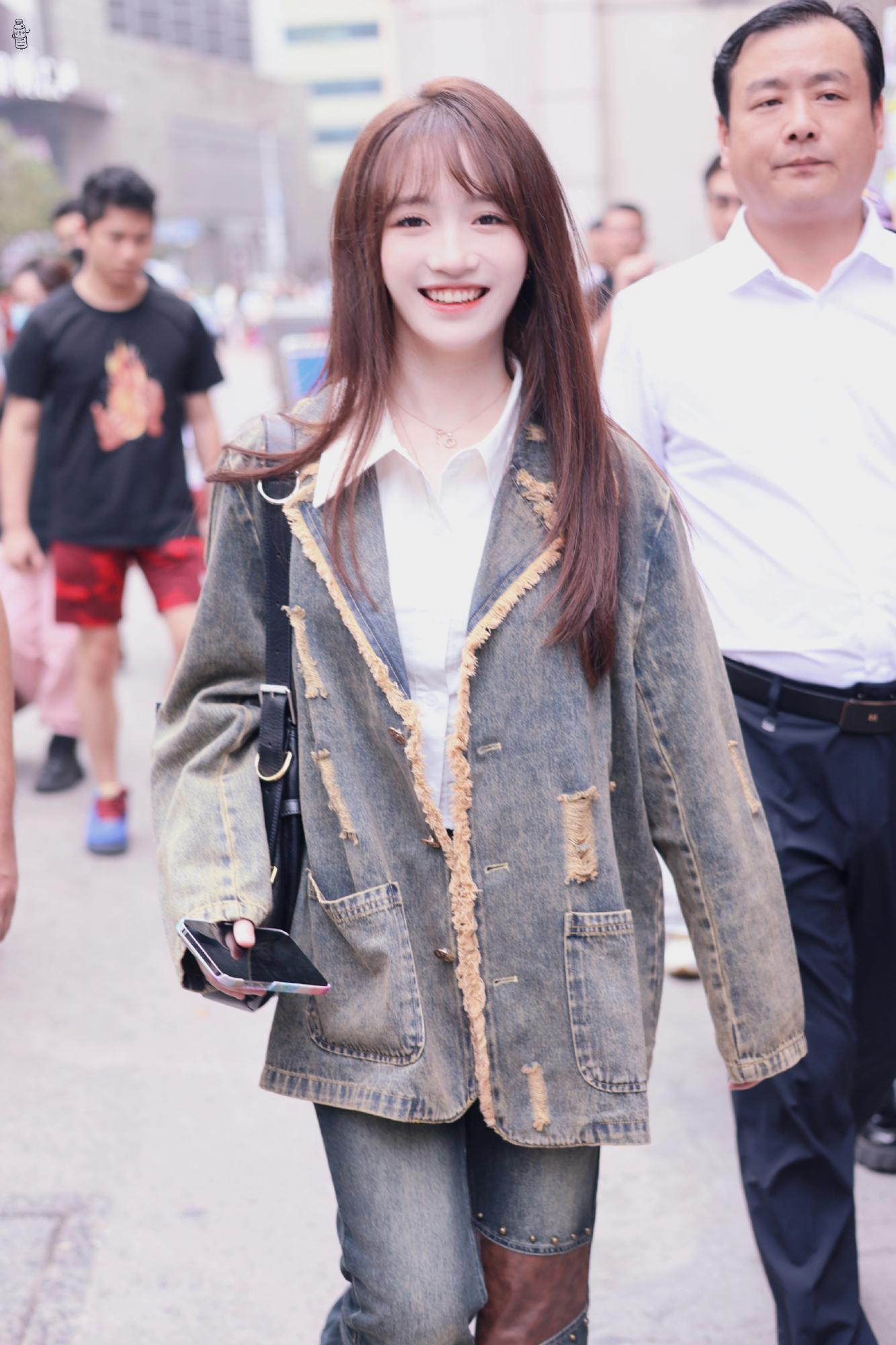 费沁源美腿街拍[5]