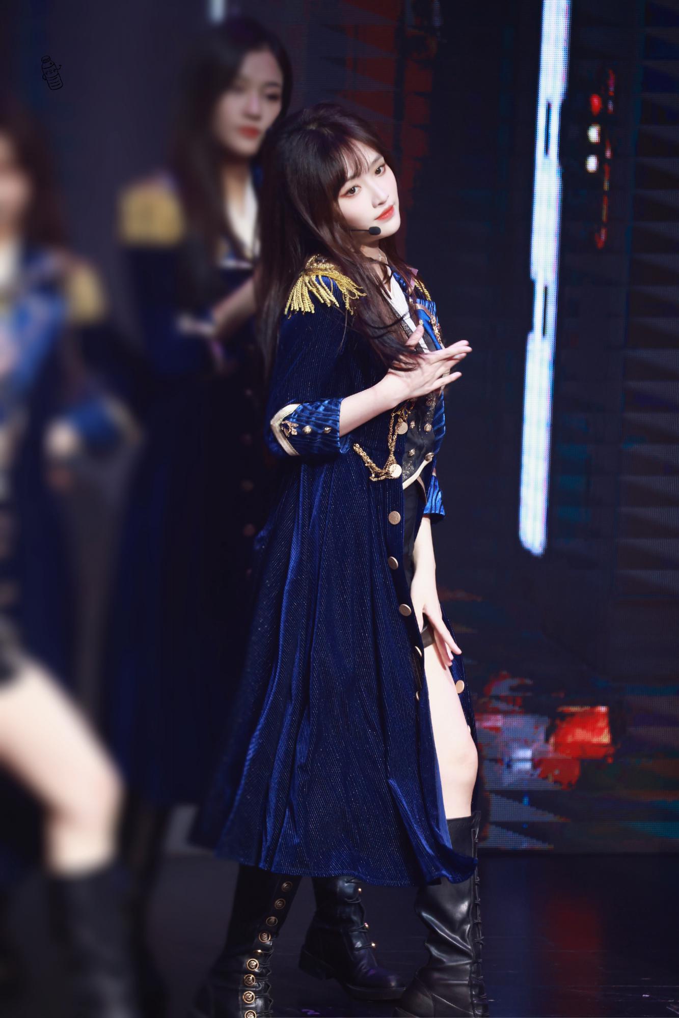 费沁源重庆黑色长靴美腿舞台热舞[3]