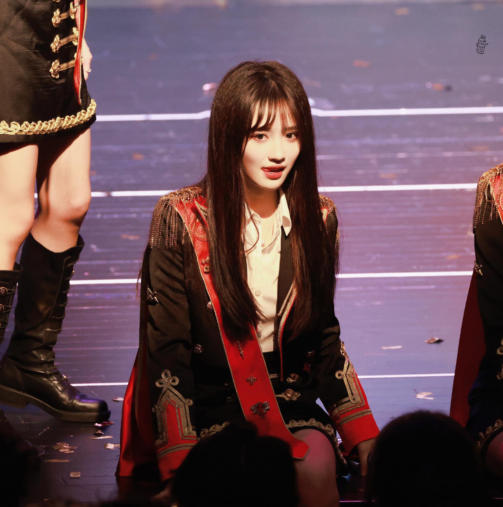 费沁源重庆黑色长靴美腿舞台热舞[6]