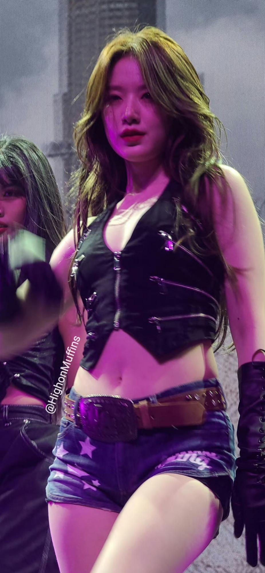 叶舒华超短牛仔裤白嫩美腿舞台辣妹热舞[5]