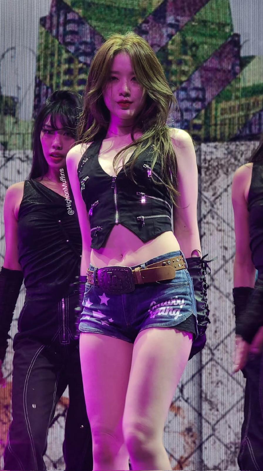 叶舒华超短牛仔裤白嫩美腿舞台辣妹热舞[8]