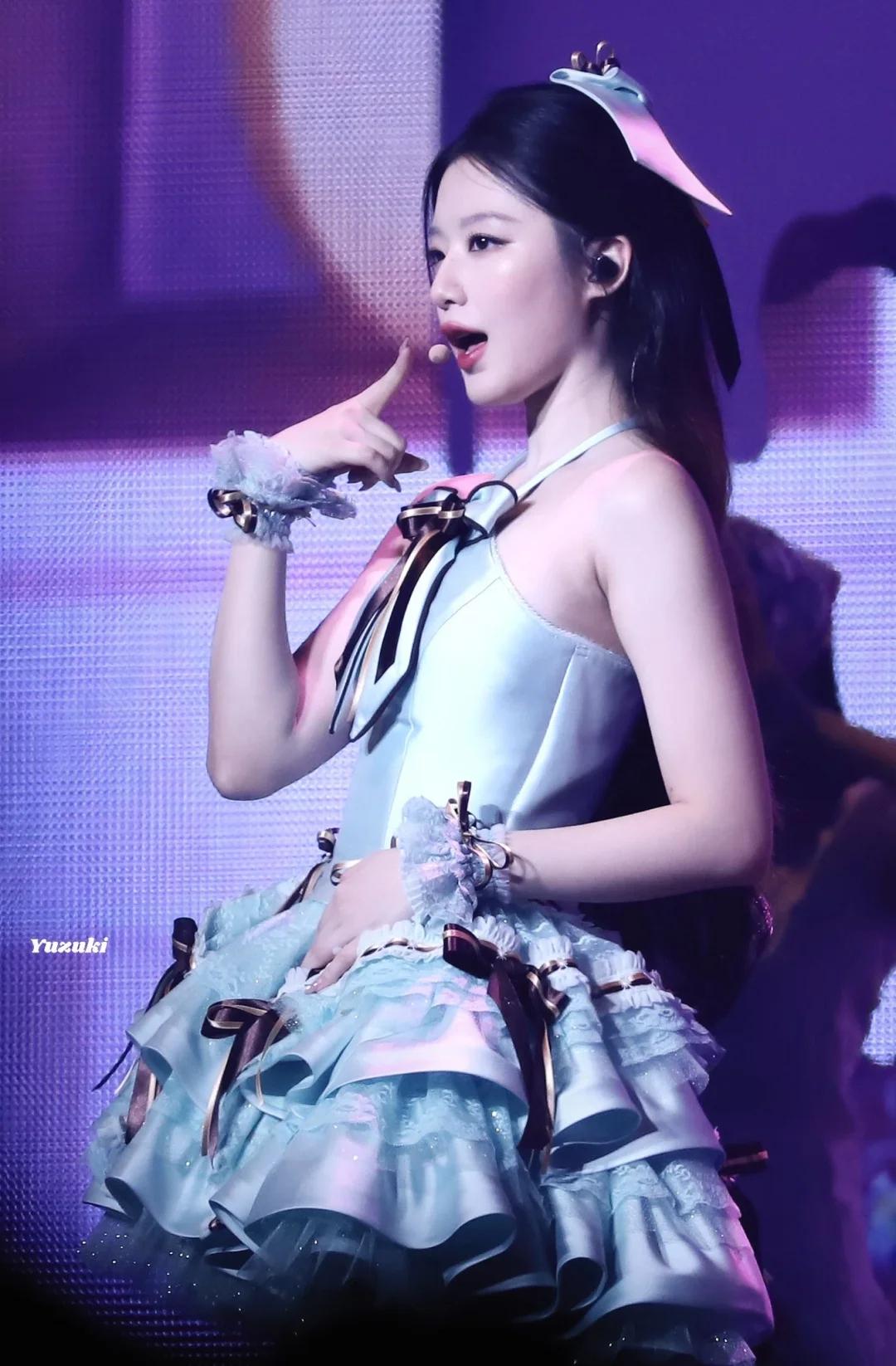 薄巧小蛋糕叶舒华,白色短袜好可爱[8]