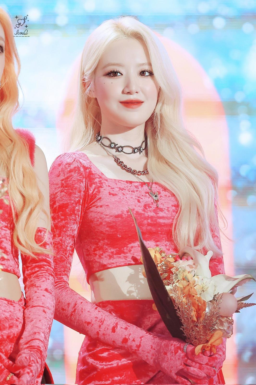 叶舒华穿红色紧身短裙舞台热舞美腿尽显[3]