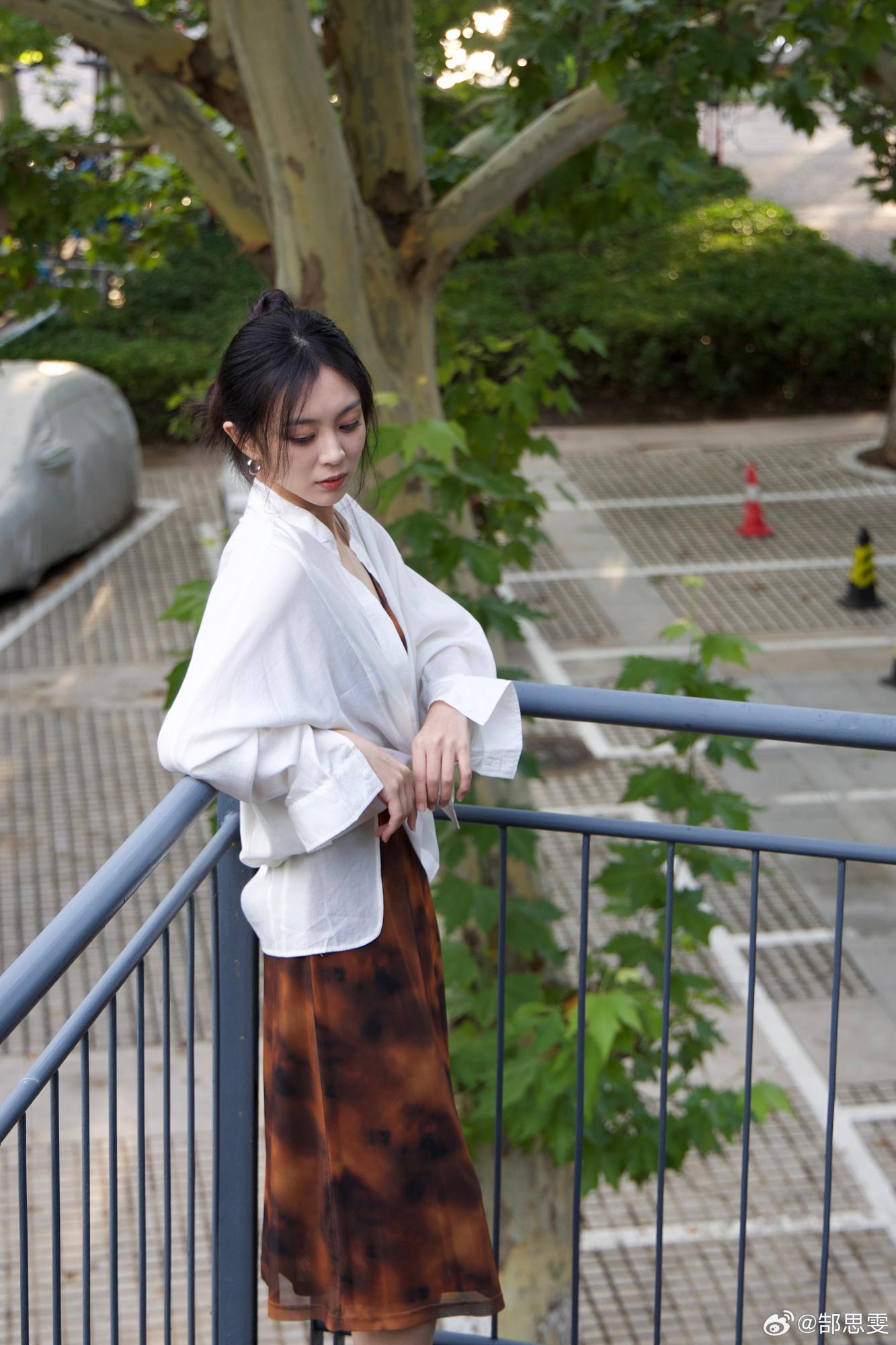 郜思雯清纯户外写真[4]