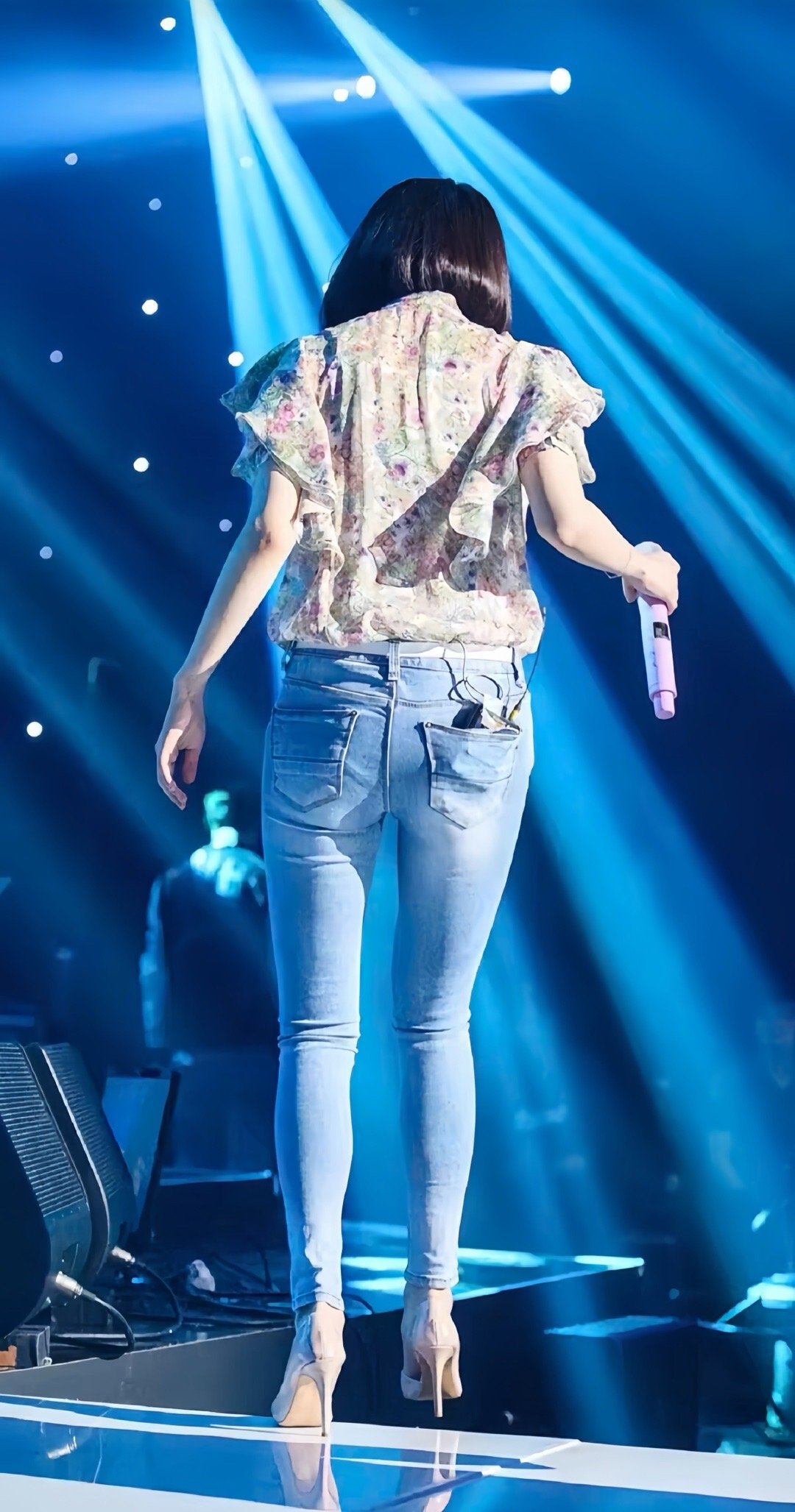 李知恩牛仔裤好修身[2]