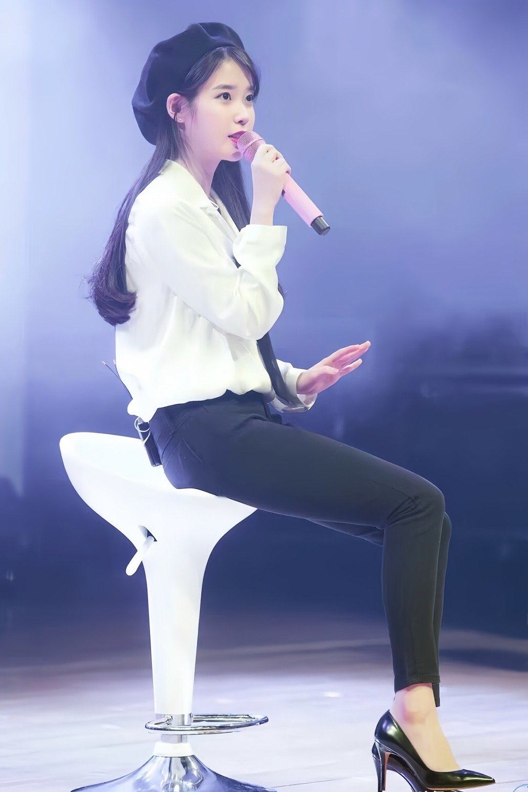 李知恩穿黑色紧身裤好身材[4]