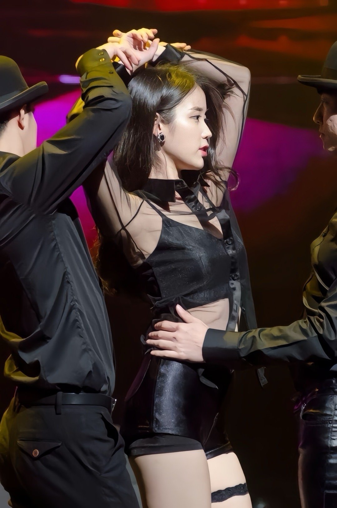 李知恩超短裤大白美腿舞台热舞[6]