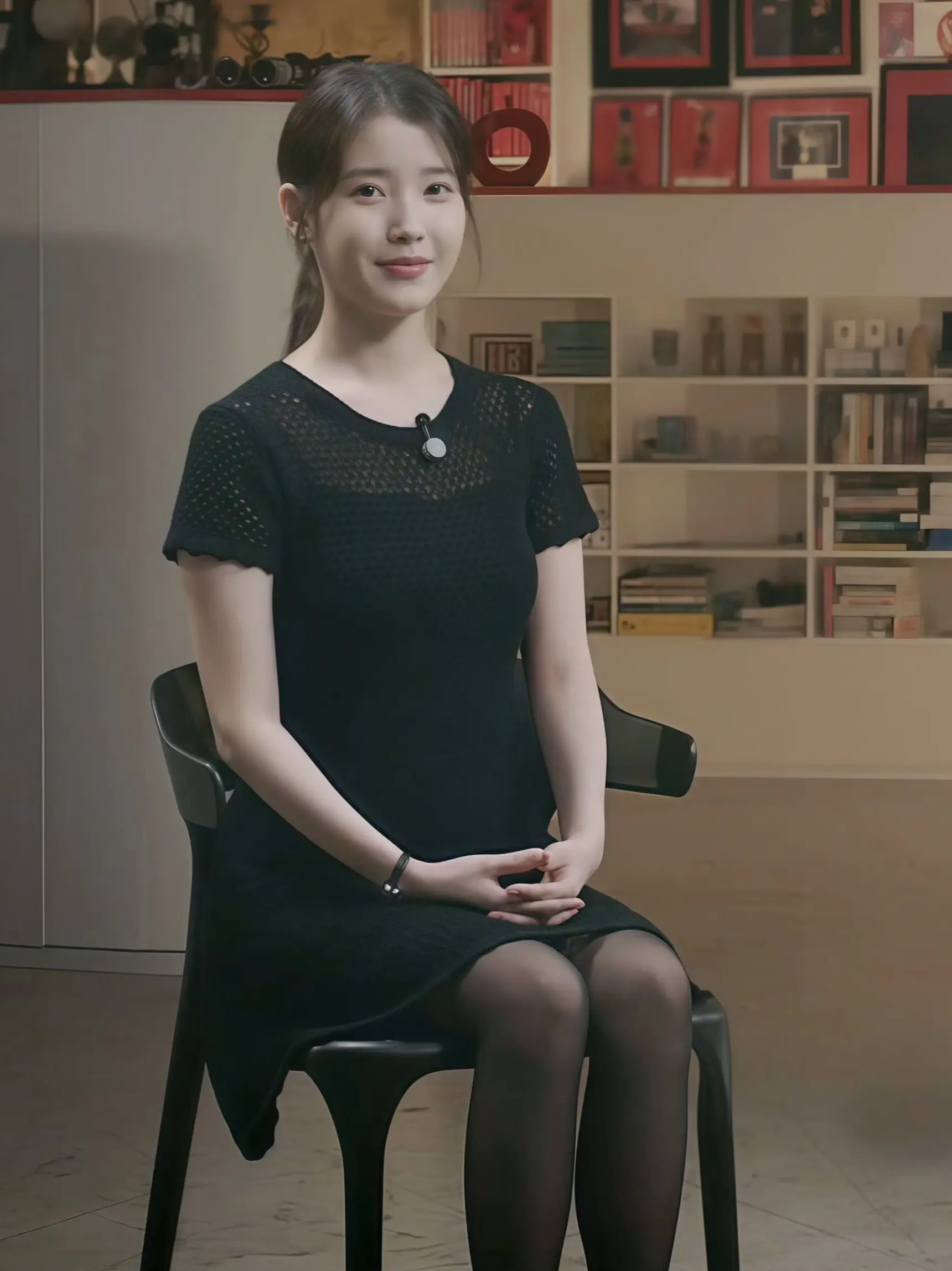 IU李知恩罕见黑丝高跟鞋[7]