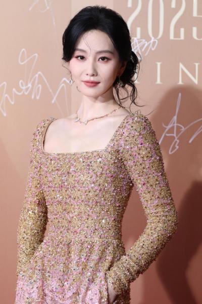 刘诗诗抹胸连身礼服上半身现场生图